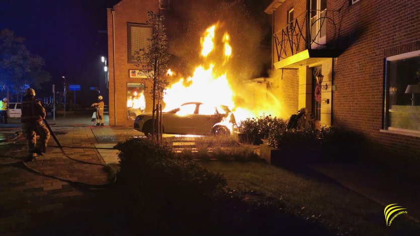 Hoogeveen: weer brandstichting bij zanger René Karst